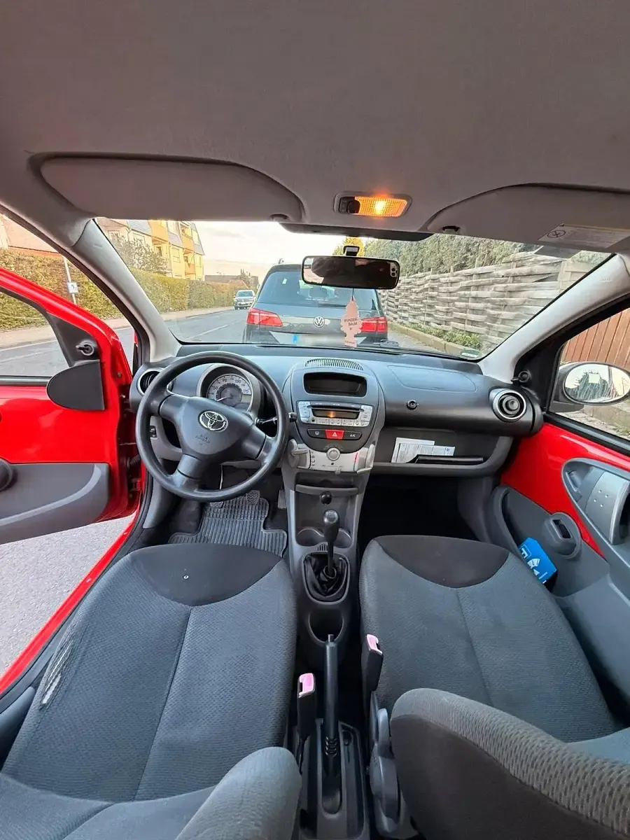 Gebraucht Toyota Aygo 68 PS (50 kW) 2007 Rot Kleinwagen
