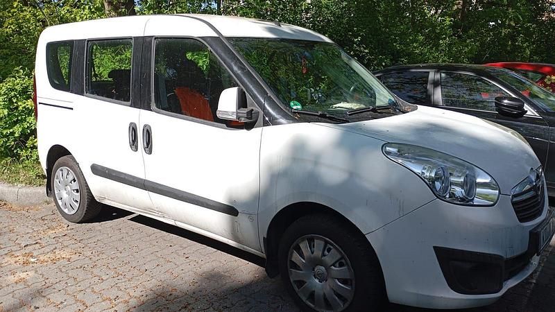 Weiß Gebraucht 2012 Opel Combo Kombi | 4.500 € (Fairer Preis) - Bild 1/4