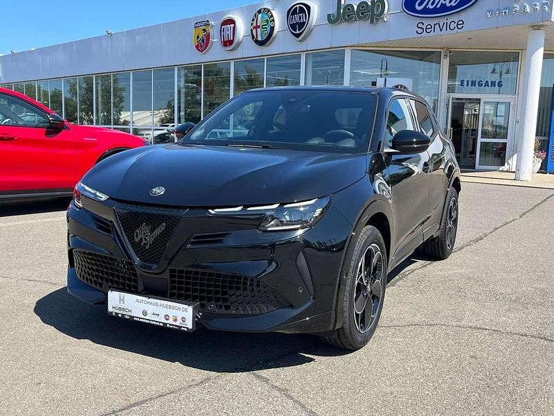 Neu Alfa Romeo Junior 145 PS (106 kW) 2026 Nero tortona unilackierung SUV