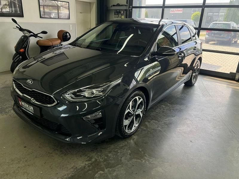 Grau Gebraucht 2019 Kia Ceed Platinum Edition Limousine | 13.999 € (Guter Preis) - Bild 1/3
