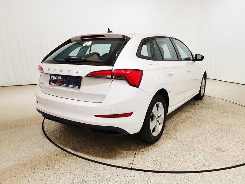 Gebraucht Skoda Scala Cool Plus 95 PS (69 kW) 2021 Candyweiss Kleinwagen