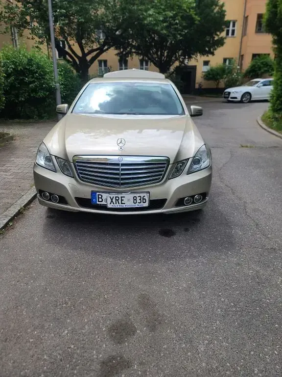 Gebraucht Mercedes E350 Elegance 231 PS (169 kW) 2009 Beige Limousine
