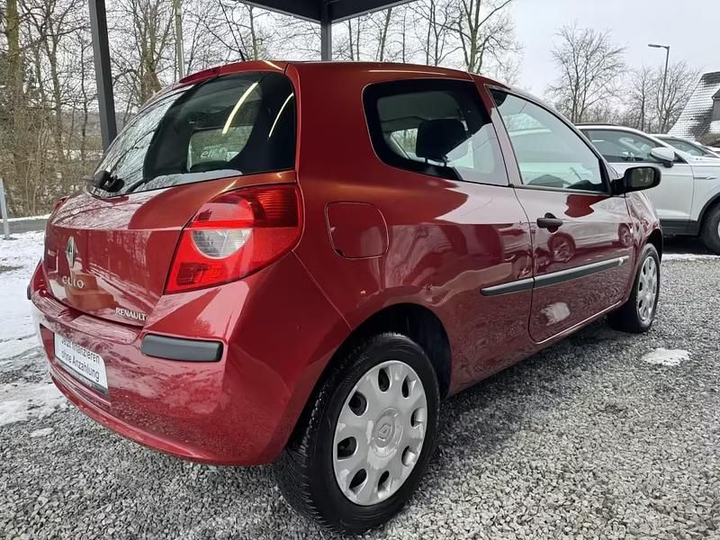 Gebraucht Renault Clio II 75 PS (55 kW) 2007 Rot metallic Kleinwagen