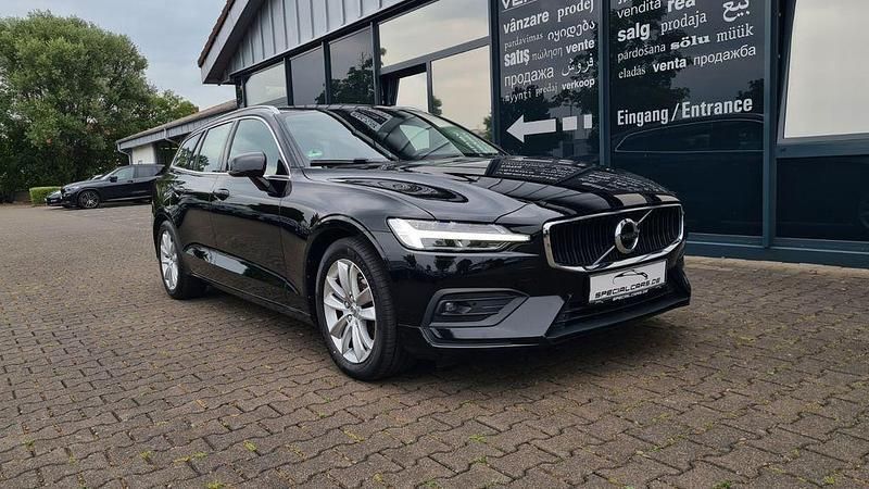 Black solid Gebraucht 2019 Volvo V60 Momentum Kombi | 18.990 € (Guter Preis) - Bild 1/4