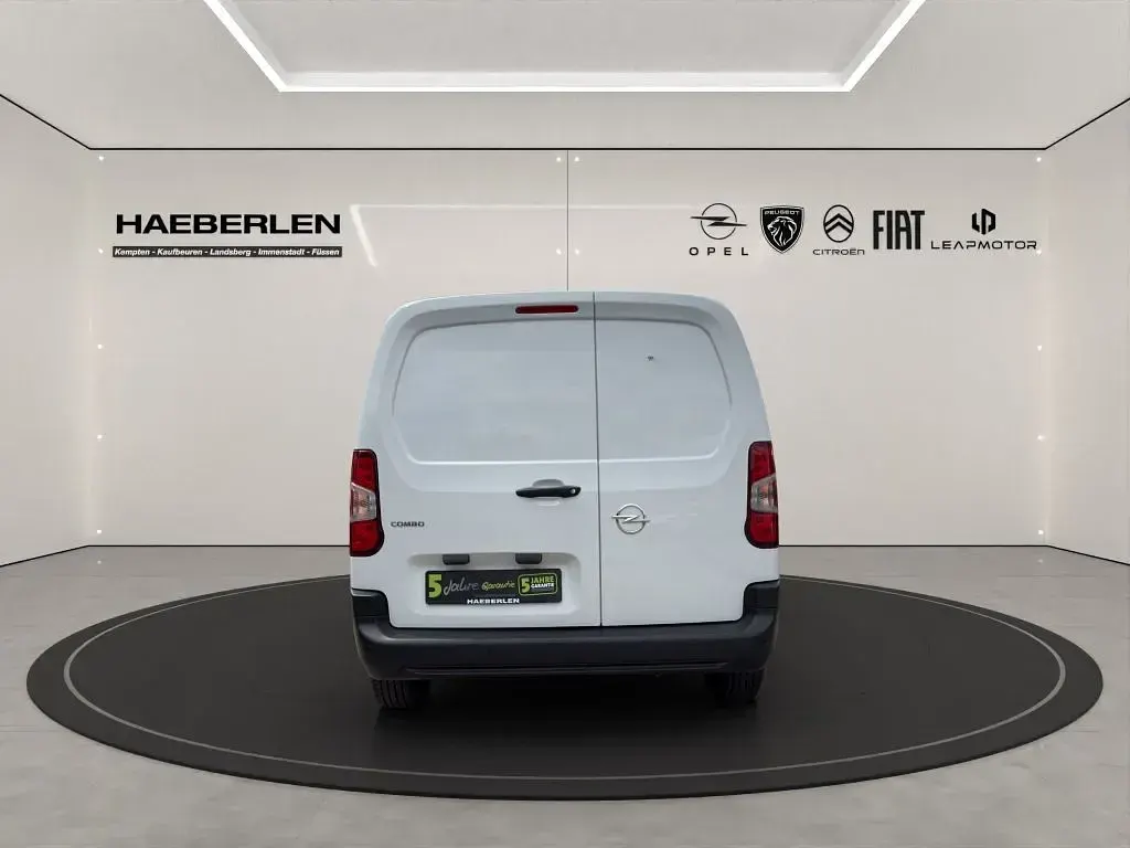 Gebraucht Opel Combo Basis 102 PS (75 kW) 2024 Weiß Van / Kleinbus