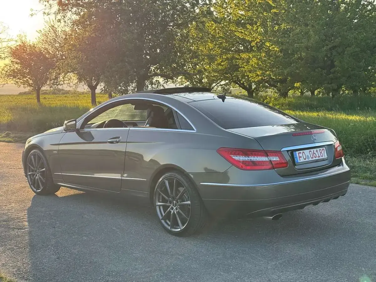 Second-hand Mercedes E250 204 CP (150 kW) 2010 Gri Coupe