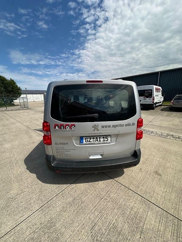 Gebraucht Peugeot Traveller 116 PS (85 kW) 2018 Silber Van / Kleinbus