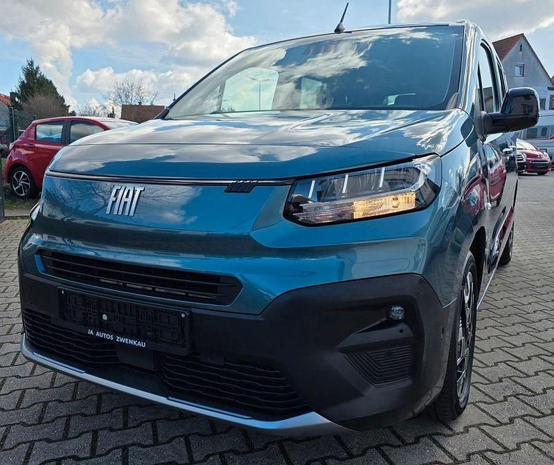 Gebraucht Fiat Doblò 131 PS (96 kW) 2025 Blau Van / Kleinbus