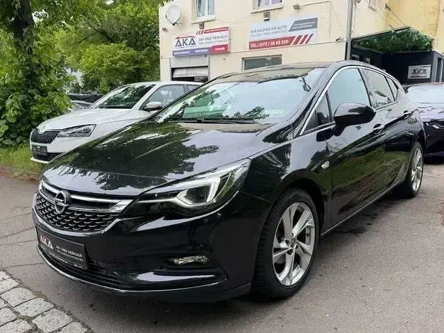Używany Opel Astra Innovation 105 KM (77 kW) 2016 Czarny Sedan/Limuzyna