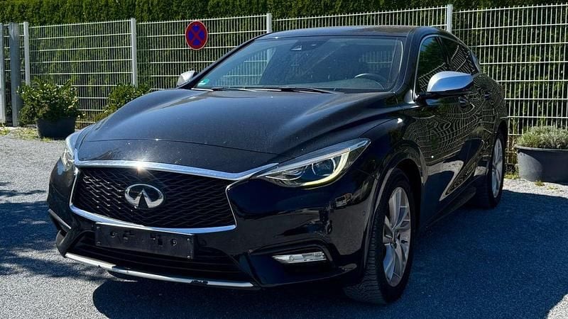 Schwarz Gebraucht 2016 Infiniti Q30 Premium Kleinwagen | 15.000 € (Fairer Preis) - Bild 1/4