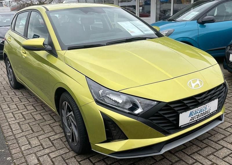 Neu Hyundai i20 79 PS (58 kW) 2025 Gelb Kleinwagen