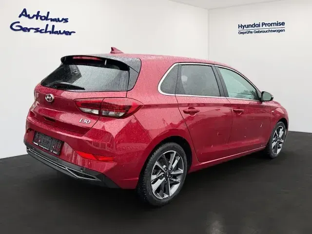 Gebraucht Hyundai i30 Prime 160 PS (117 kW) 2022 Rot Limousine