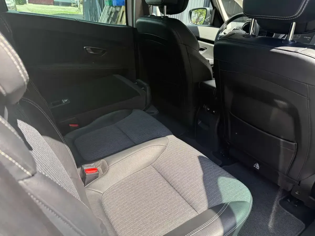 Gebraucht Renault Scénic Intens 140 PS (102 kW) 2021 Weiss 369 schwarz gne Van / Kleinbus