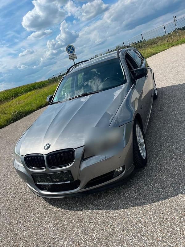 Gebraucht BMW 325 218 PS (160 kW) 2009 Grau Kombi