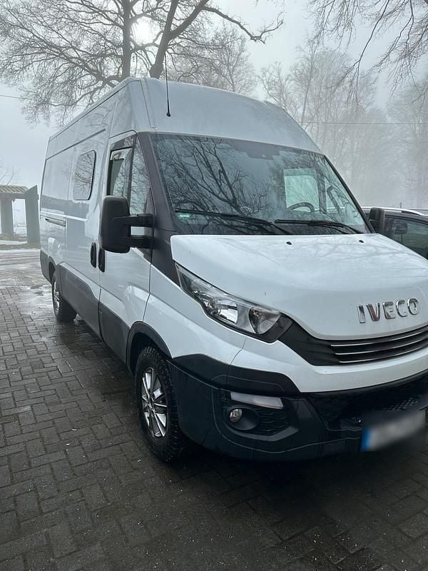 Gebraucht Iveco Daily 136 PS (100 kW) 2018 Weiß Van / Kleinbus