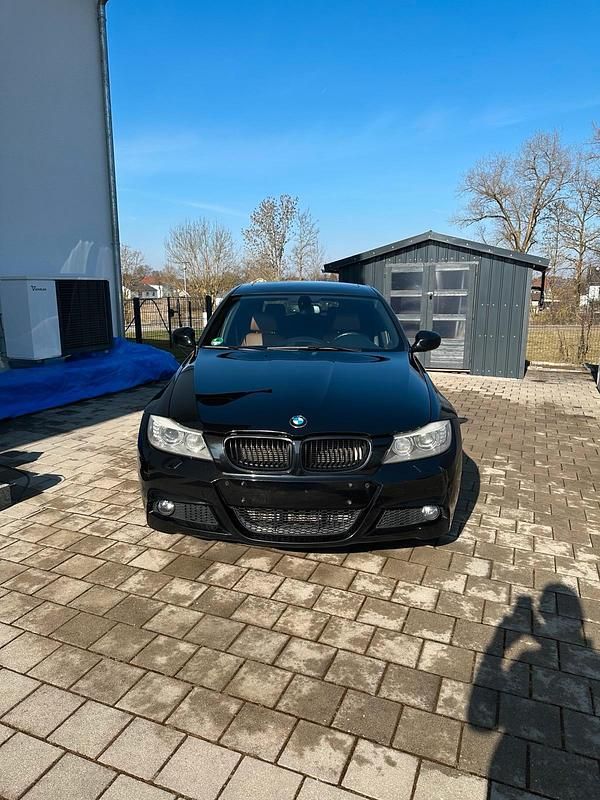 Gebraucht BMW 320 Comfort Edition 184 PS (135 kW) 2012 Schwarz Kombi