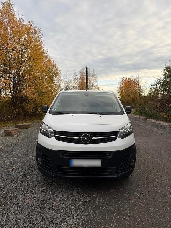 Gebraucht Opel Vivaro 122 PS (89 kW) 2020 Weiß Van / Kleinbus