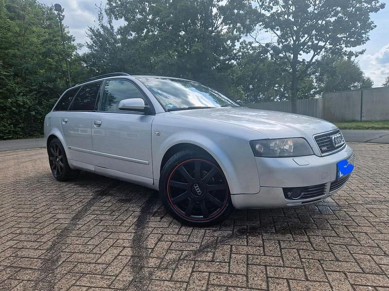 Silber Gebraucht 2025 Audi A4 S-Line Kombi | 2.999 € - Bild 1/4