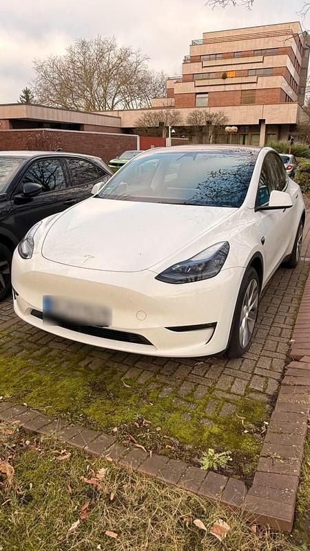 Weiß Gebraucht 2023 Tesla Model Y SUV | 34.900 € (Superpreis) - Bild 1/4