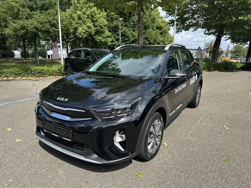 Aurora schwarz metallic Gebraucht 2024 Kia Stonic Vision SUV | 21.900 € (Fairer Preis) - Bild 1/4