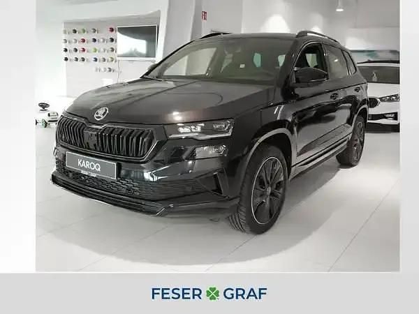 Blackmagicperleffekt Neu 2025 Skoda Karoq SUV | 40.590 € (Etwas zu teuer) - Bild 1/4