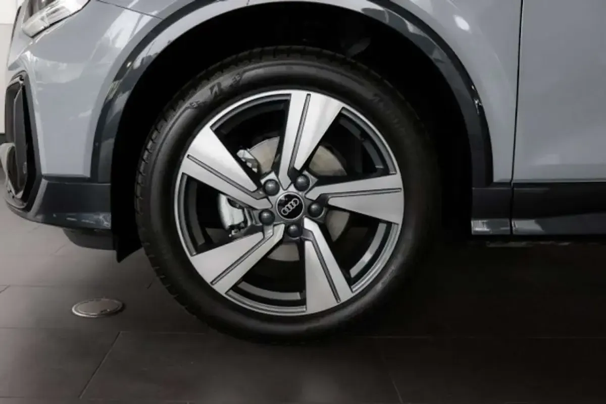 Ny Audi Q2 S-Line 150 HK (110 kW) 2025 Grå SUV