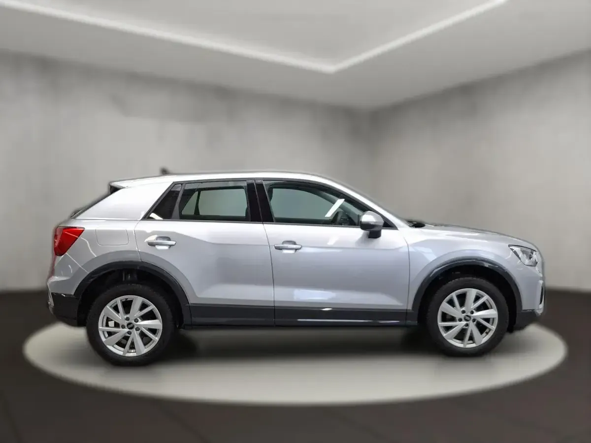 Gebraucht Audi Q2 Advanced Plus 150 PS (110 kW) 2023 Silber metallic SUV