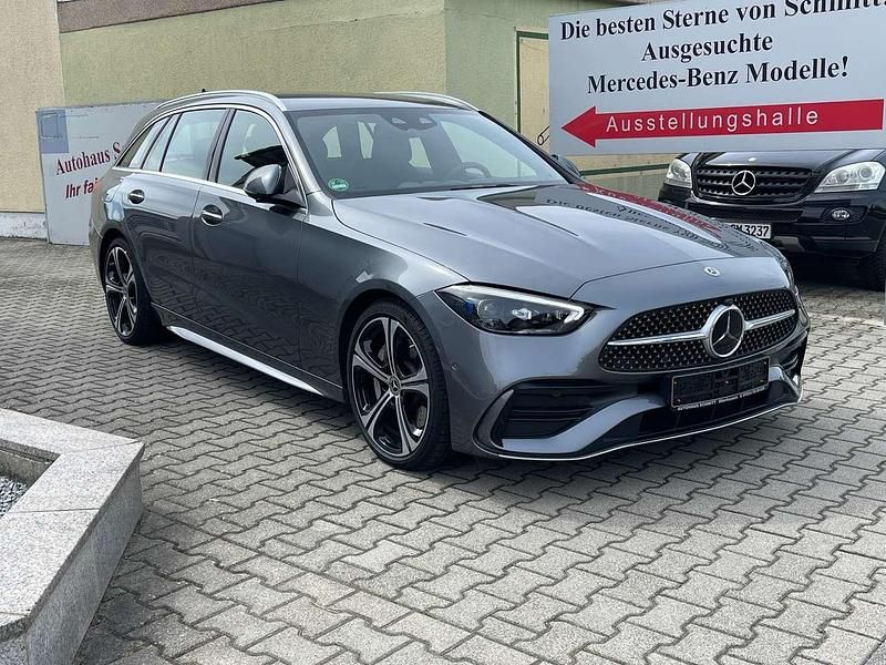 Grau Gebraucht 2021 Mercedes C300 AMG line Kombi | 43.800 € (Teuer) - Bild 1/4
