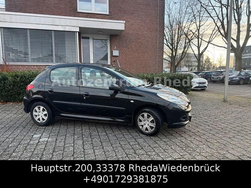 Gebraucht Peugeot 206+ Basis 73 PS (53 kW) 2012 Schwarz Kleinwagen