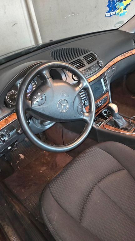 Gebraucht Mercedes E270 Elegance 177 PS (130 kW) 2003 Schwarz Limousine