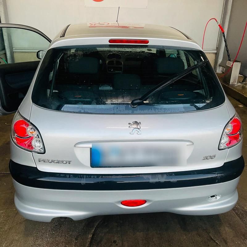 Silber Gebraucht 2004 Peugeot 206 Limousine | 1.100 € (Fairer Preis) - Bild 1/4