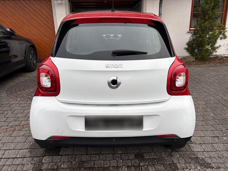 Używany Smart ForFour Passion 90 KM (66 kW) 2018 Biały Hatchback