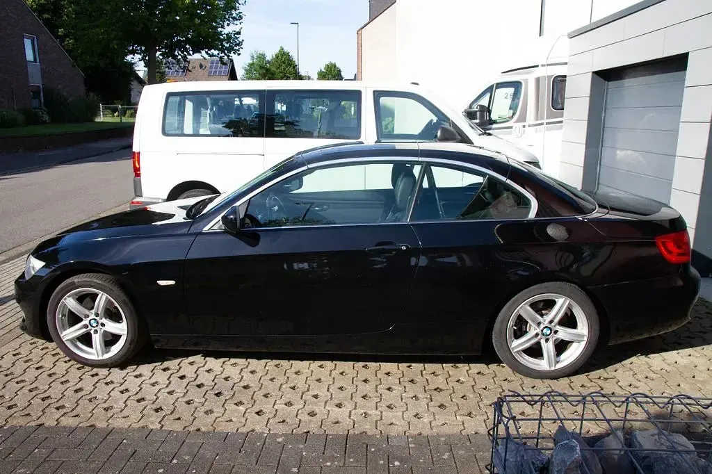 Gebraucht BMW 320 Cabriolet Exclusive 184 PS (135 kW) 2011 Schwarz Cabrio