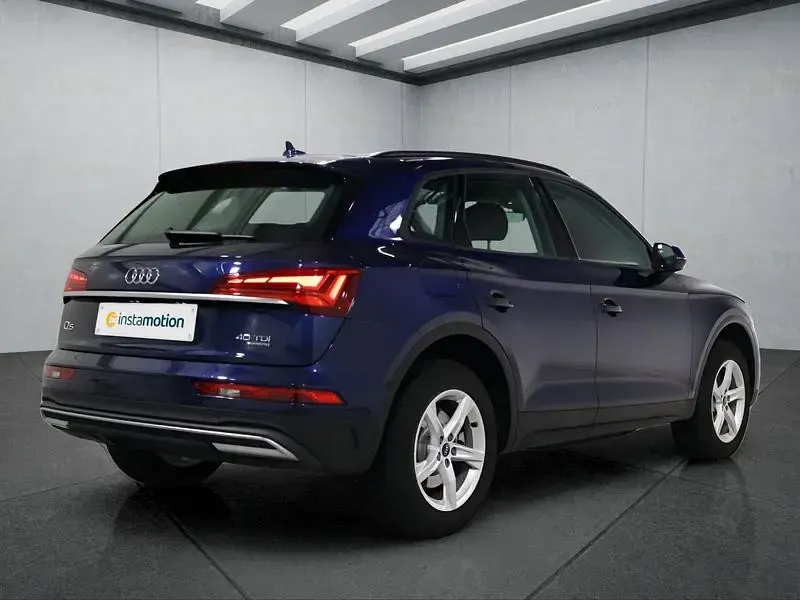 Second-hand Audi Q5 204 CP (150 kW) 2024 Albastru SUV
