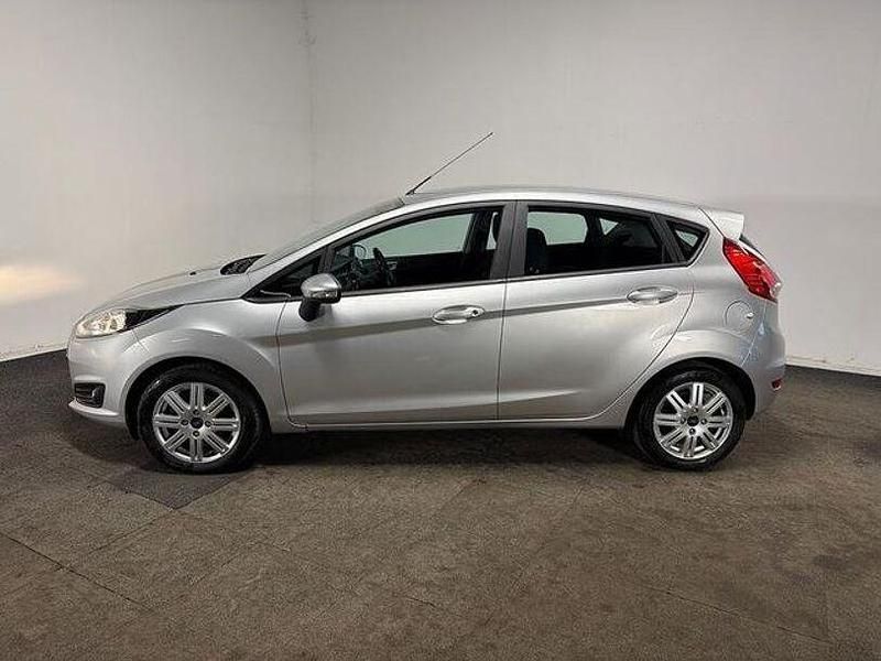 Gebraucht Ford Fiesta Trend 101 PS (74 kW) 2016 Silber Limousine