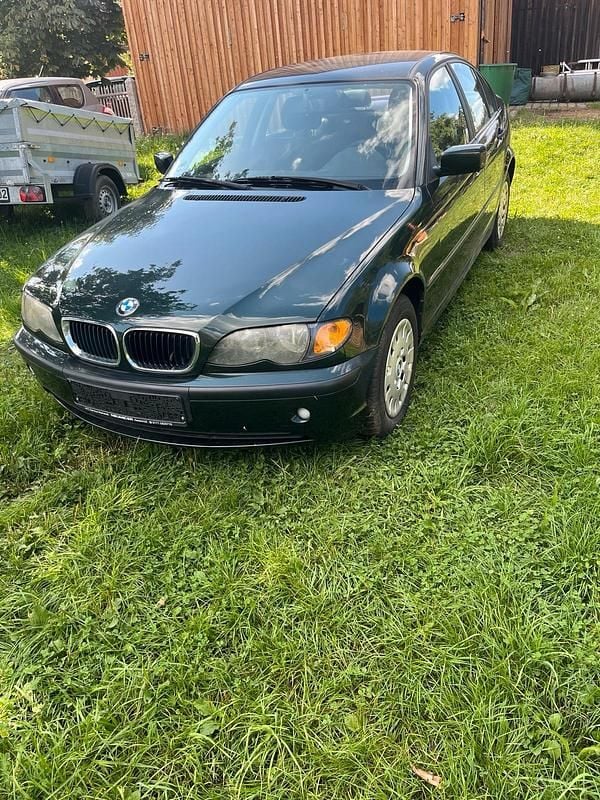 Grün Gebraucht 2002 BMW 318 Limousine | 1.350 € (Superpreis) - Bild 1/4