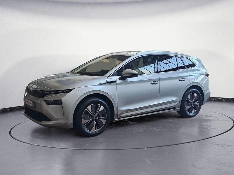 Brilliantsilber metallic Neu 2025 Skoda Enyaq iV SUV | 55.390 € (Fairer Preis) - Bild 1/4