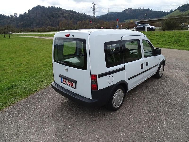 Gebraucht Opel Combo 94 PS (69 kW) 2008 Weiß Van / Kleinbus