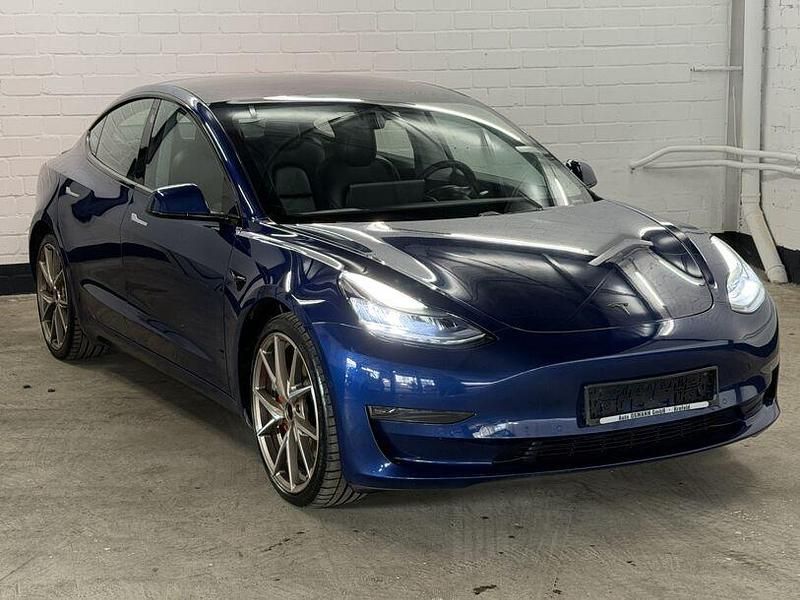 Gebraucht Tesla Model 3 258 kW (351 PS) 2019 Deep blue perl Limousine