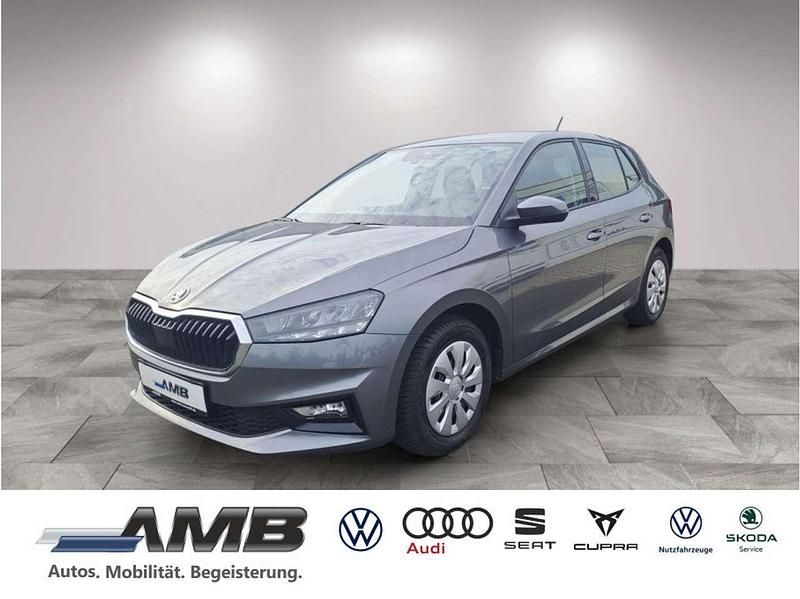 5x graphitegrau metallic Gebraucht 2023 Skoda Fabia Ambition Limousine | 15.740 € (Fairer Preis) - Bild 1/3