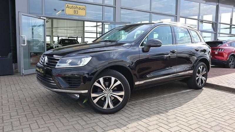Schwarz Gebraucht 2018 VW Touareg Exclusive SUV | 31.513 € (Guter Preis) - Bild 1/4