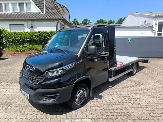 Gebraucht Iveco Daily 179 PS (131 kW) 2021 Schwarz Van