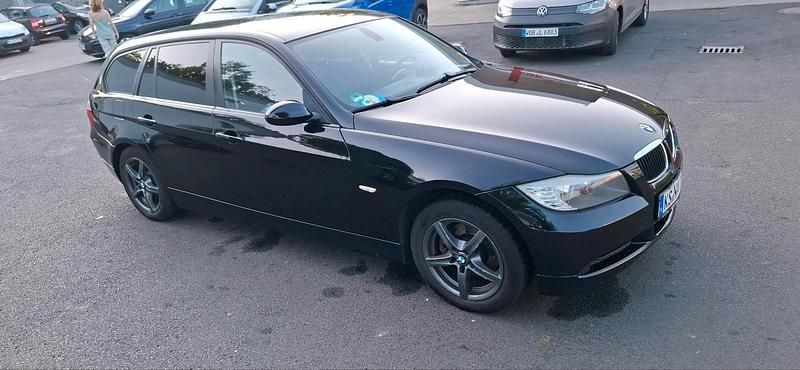 Schwarz Gebraucht 2006 BMW 318 Kombi | 3.300 € (Fairer Preis) - Bild 1/4