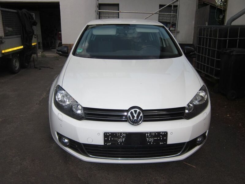Weiß Gebraucht 2011 VW Golf VI Style Kombi | 11.400 € - Bild 1/4