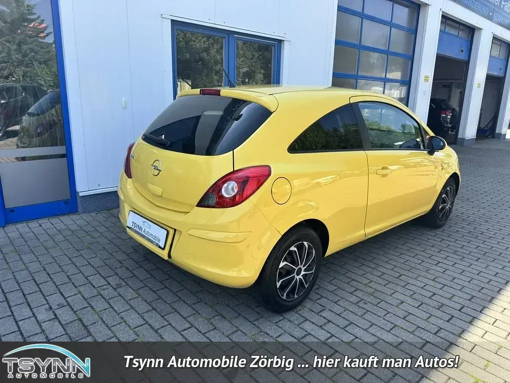 Gebraucht Opel Corsa Edition 69 PS (50 kW) 2010 Sunny yellow (uni) Kleinwagen