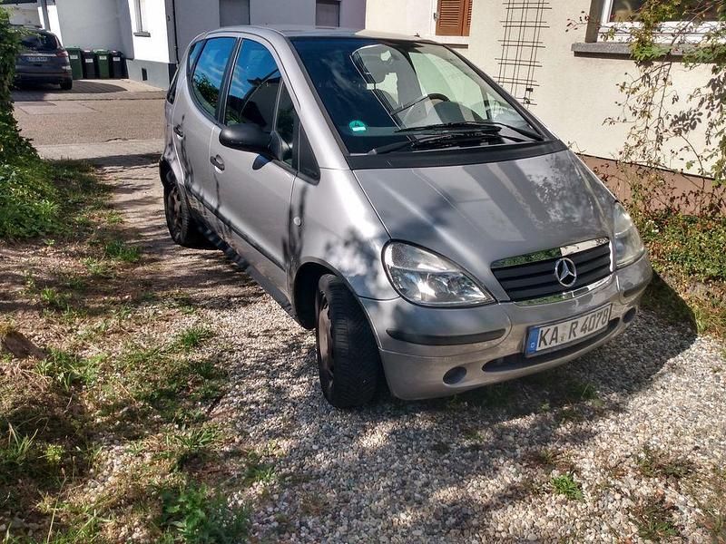 Silber Gebraucht 2001 Mercedes A140 Classic Van / Kleinbus | 1.100 € (Fairer Preis) - Bild 1/4