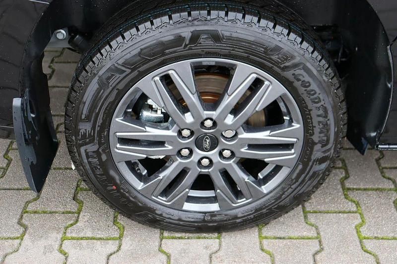 Neu Ford Tourneo Titanium 170 PS (125 kW) 2026 Agate black metallic Van / Kleinbus