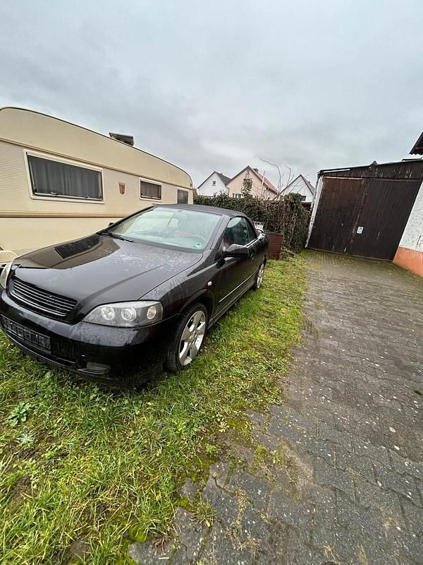 Schwarz Gebraucht 2004 Opel Astra Cabriolet Cabrio | 2.900 € - Bild 1/4