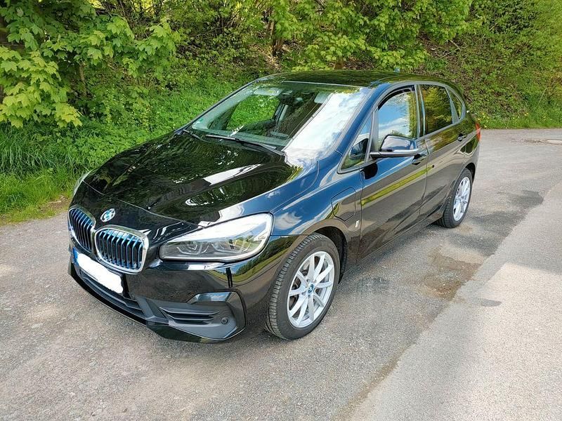 Schwarz Gebraucht 2018 BMW 225 Active Tourer iPerformance Van / Kleinbus | 17.900 € (Fairer Preis) - Bild 1/4