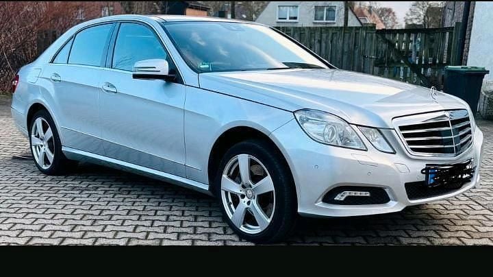 Gebraucht Mercedes E500 388 PS (285 kW) 2010 Silber Limousine
